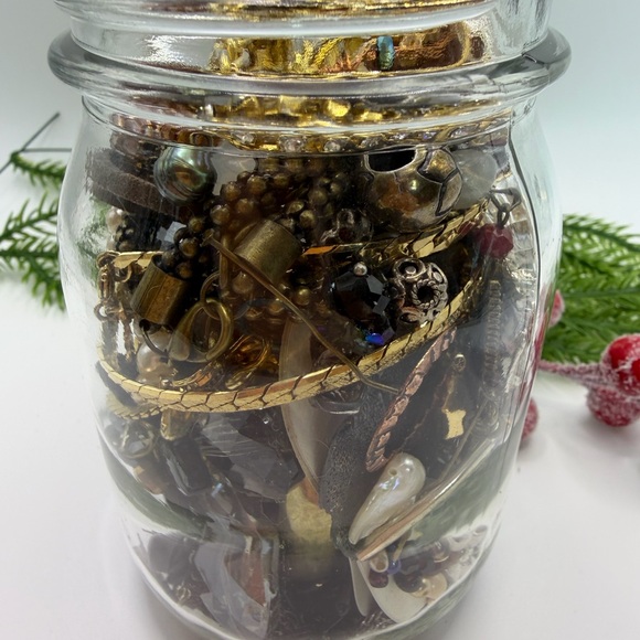 Assorted Brown and Gold Jewelry Jar 🏺 - Picture 7 of 12